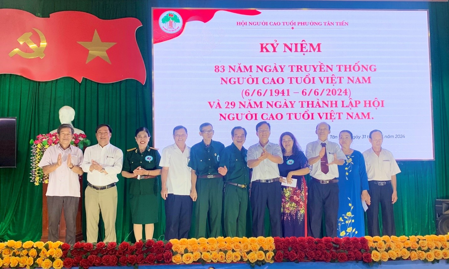Sôi nổi Chương trình “Giao lưu tiếng hát Karaoke” của Hội Người cao tuổi phường Tân Tiến chào mừng kỷ niệm 83 năm ngày Truyền thống Người cao tuổi Việt Nam, ngày Người cao tuổi Việt Nam (06/6/1941-06/6/2024)